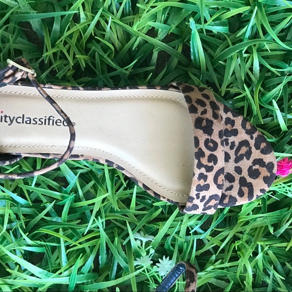 Last 2 City Class Leopard Ankle Strap Heel Sandal - Picture 6 of 8